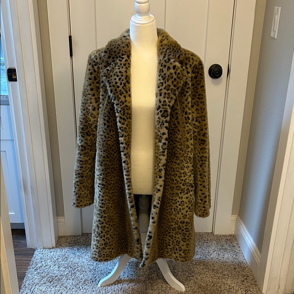 Elegant Leopard Print Faux Fur Jacket